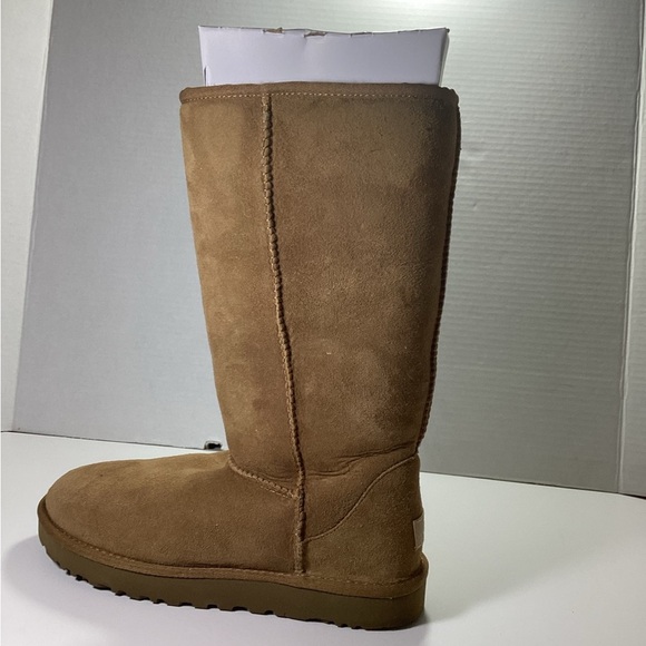 UGG Boots tall. Note: one boot has a tiny hole in the frost see picture - Picture 7 of 11